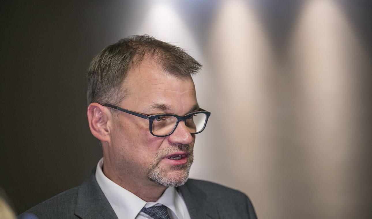 Pääministeri Juha Sipilä puolustaa syksyllä 2015 ilmoitustaan antaa talonsa turvapaikanhakijoiden asuinpaikaksi.