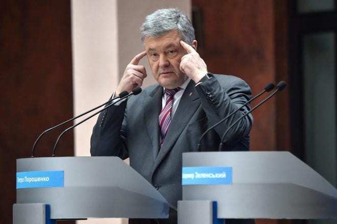 Istuva presidentti Petro Poroshenko saapui ainoana ehdokkaana vaaliväittelyyn sunnuntaina. KUVA: Sergei Supinsky