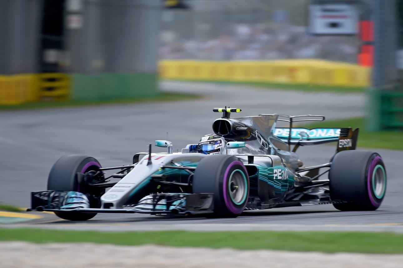 Valtteri Bottas ylsi ensimmäisessä kisassaan Mercedeksellä kolmanneksi.