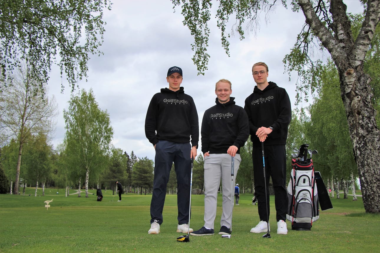 Axel Wingrenin, Osku Pienimäen ja Saska Torstin yrityksen golfsimulaattori avataan lokakuussa. Siihen asti kolmikko hioo lyöntejään muiden vaasalaisten golfharrastajien tapaan ulkokentillä.