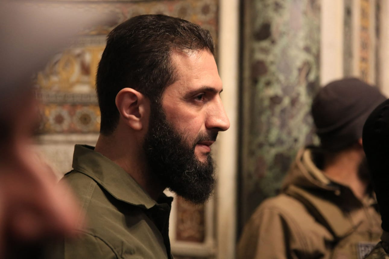 Ahmed Al-Sharaa johtaa Hayat Tahrir al-Sham (HTS) -ryhmää, jonka johdolla presidentti Bashar al-Assadin hallinto syrjäytettiin joulukuun alussa. LEHTIKUVA/AFP