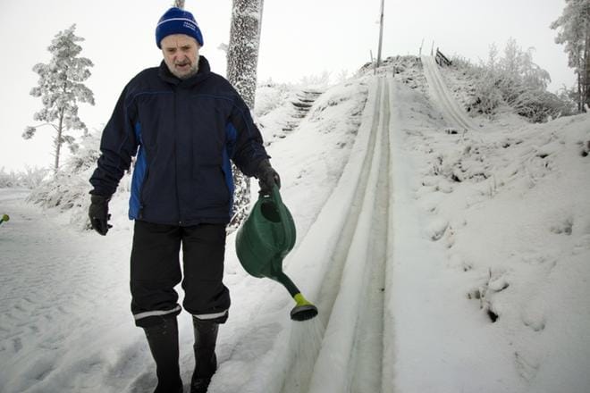 Erkki Laituri pääsi jäädytyshommiin edellisen kerran talvella 2018. ARKISTOKUVA: JUHA AHO-PYNTTÄRI