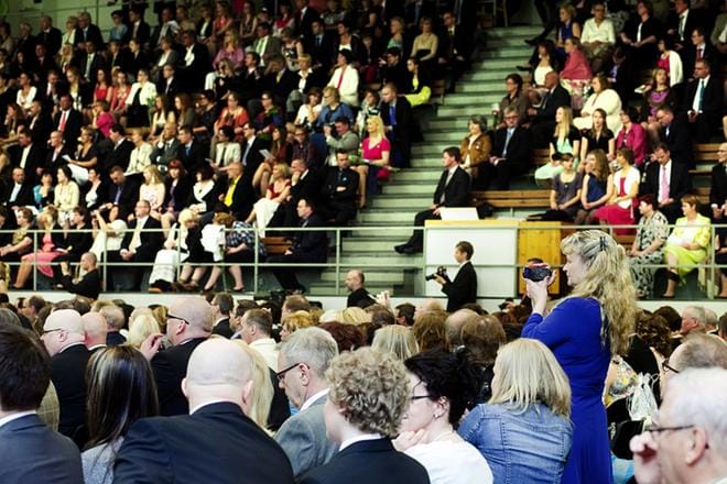 Vaasan lyseon lukion ylioppilaiden lakitus järjestettiin Vamian juhlasalissa eli ”vanhalla kauppiksella” viimeksi vuonna 2012. Yleisöä mahtuu sekä lattiatasoon että katsomoon. ARKISTOKUVA: TIMO ANNANPALO