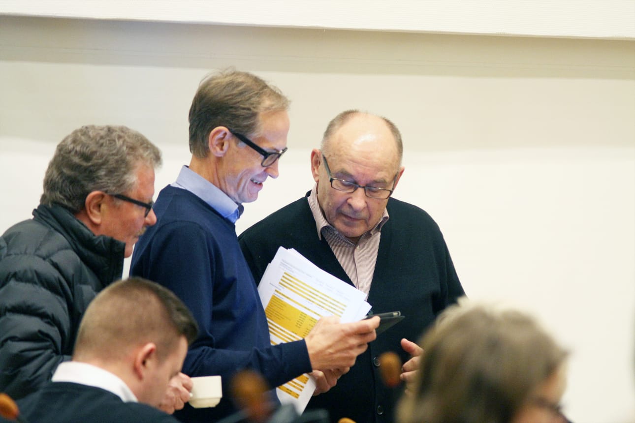 Kempeleläisvaltuutetut pääsevät jatkossa puhumaan entistä suuremmalle yleisölle. Kuva edelliskauden valtuustosta. Vasemmalta Juha Erkkilä, Jaakko Okkonen ja Pertti Sankilampi.