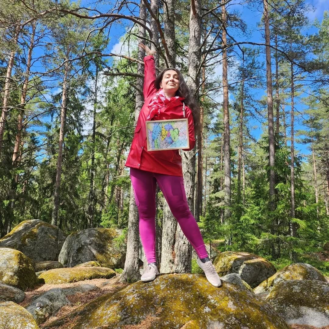 Kiinnostus taiteisiin on johtanut Daria Zubaria musiikin ja koreografian opiskeluun sekä maisterintutkintoon englannin kielestä ja kirjallisuudesta.
