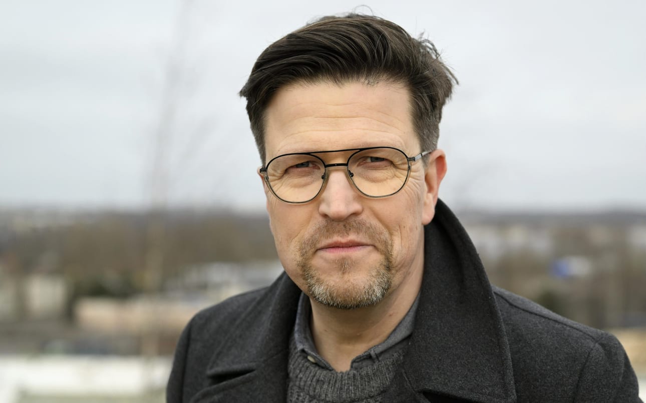 Klaus Härö kertoo monissa aiemmissa elokuvissaan olleen korotettu ja romanttinenkin tyyli. Nyt tullaan nykyhetkeen.