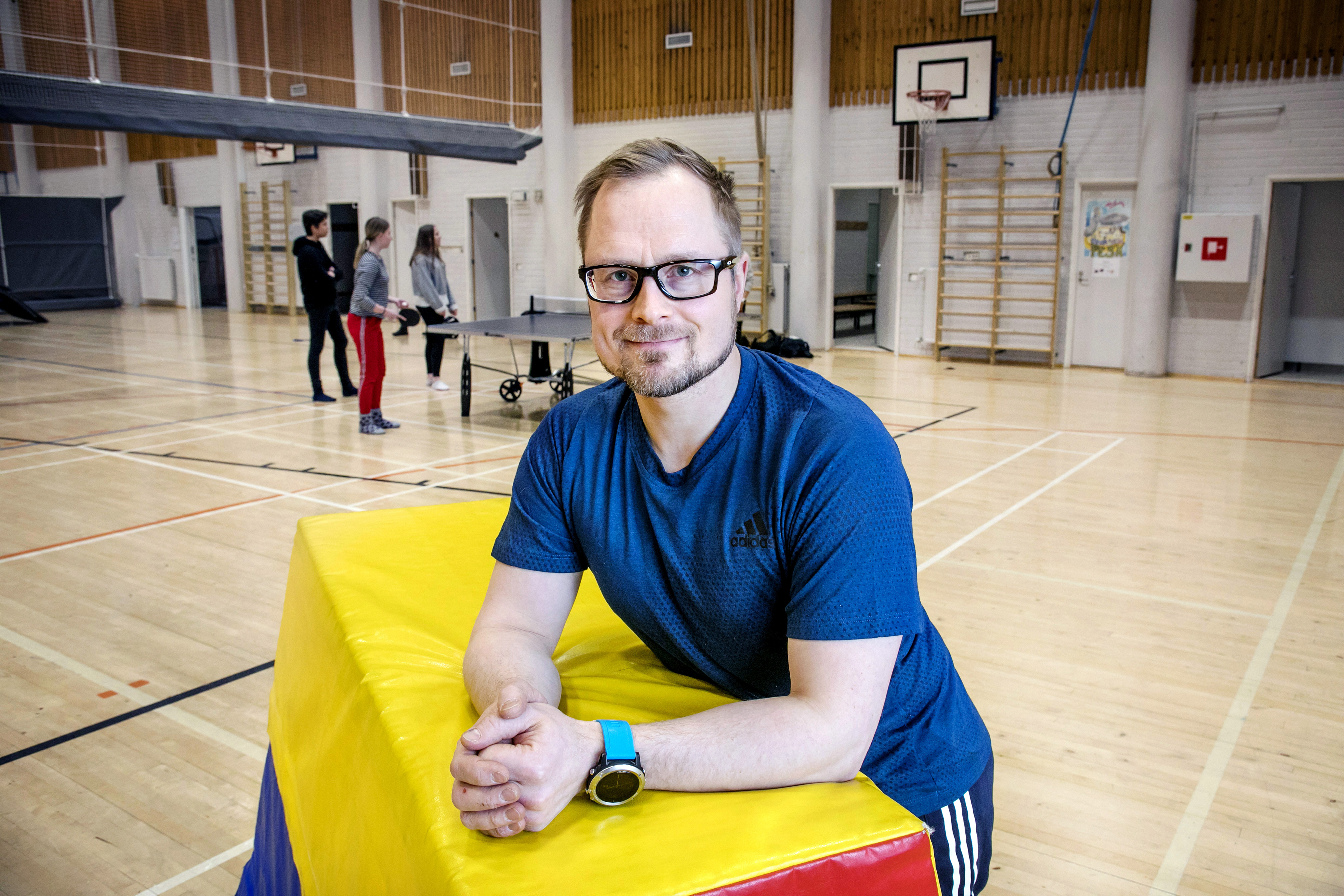 Vuoden liikunnanopettajana palkittu kemiläinen Olli Kelhä on aktiivisen elämäntavan ja hyvinvoinnin puolestapuhuja