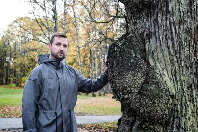 Tärkein ilmastoteko on painostaa poliitikkoja tekemään kestävämpää ilmastopolitiikkaa. Yksittäisen kuluttajan vastuuta ei saa korostaa liikaa, kulutustutkija Henri Weijo sanoo. KUVA: Kimmo Penttinen