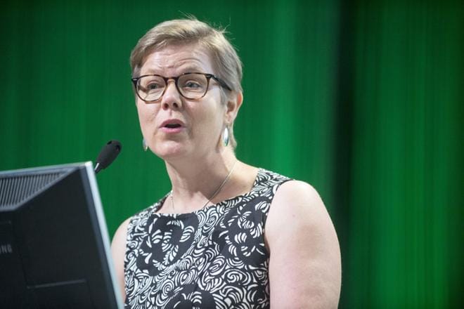 Krista Mikkonen (vihr.) arvioi, että sopu EU:n pitkän aikavälin ilmastotavoitteesta on mahdollista saavuttaa Suomen EU-puheenjohtajakauden aikana eli vuoden loppuun mennessä.