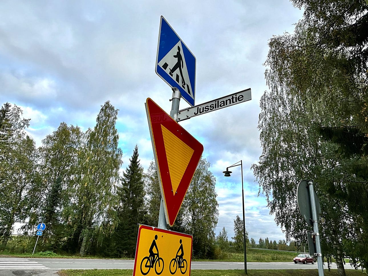 Uusien vuokra-asuntojen sijainnista ei ollut Limingan kunnanhallituksessa yksimielisyyttä. Äänestyksen jälkeen hanke päätettiin toteuttaa Jussilantielle, aivan Limingan terveyskeskuksen välittömään läheisyyteen.