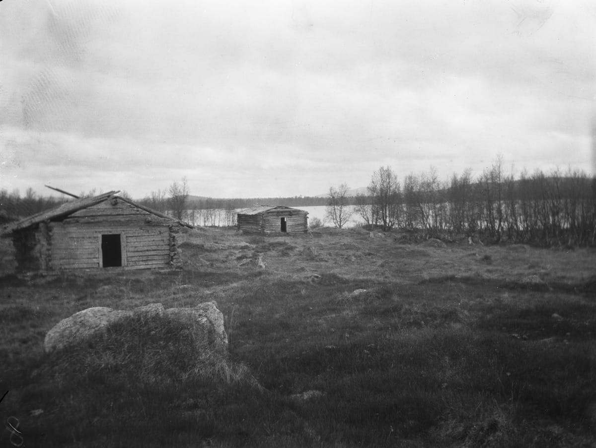 Pielpajärvellä oli 1800-luvulla papin- ja voudintupia, kauppakojuja sekä useita kymmeniä kirkkotupia. Vuonna 1925 paikalla seisoi enää muutama huonokuntoinen rakennus.