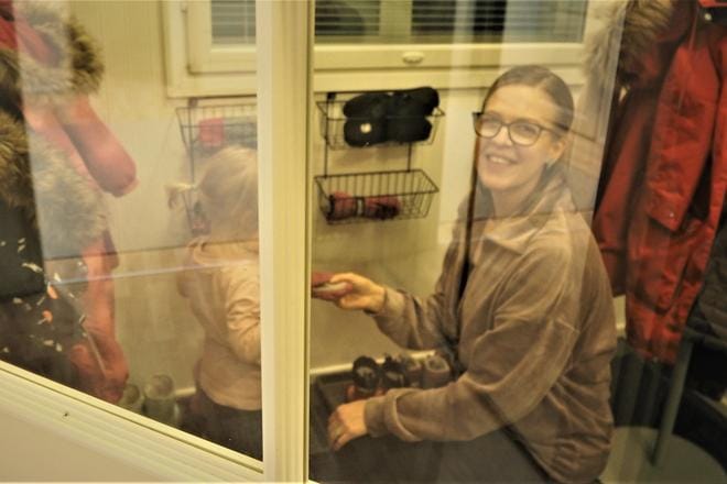 Lapsiperheiden eteisten järjestämiseen ammattijärjestäjä Anni Rantasella on kaksi neuvoa ylitse muiden: omat korit kaikille asusteille ja lasten naulakoihin tarralaput tai kuvat kuten päiväkodissa.
