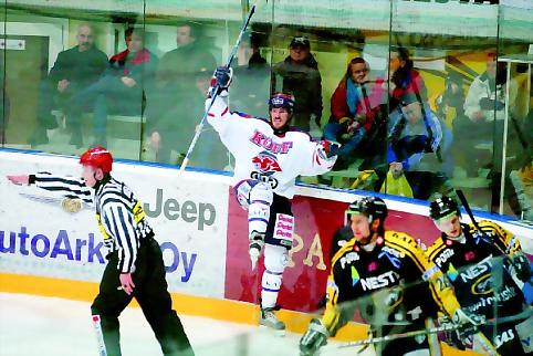 Illan kunkku. Brett Harkins tehtaili keskiviikkona 1+3-tehopistettä.