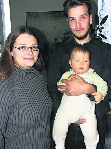 Maauskoa riittää. Suvi ja Jukka Happo ottivat sukupolvenvaihdoksessa Jukan kotitilan hoitoonsa vuoden alussa. Kasvinviljely työllistää osa-aikaisesti, Helmi-Elina sisaruksineen täyspäiväisesti.
