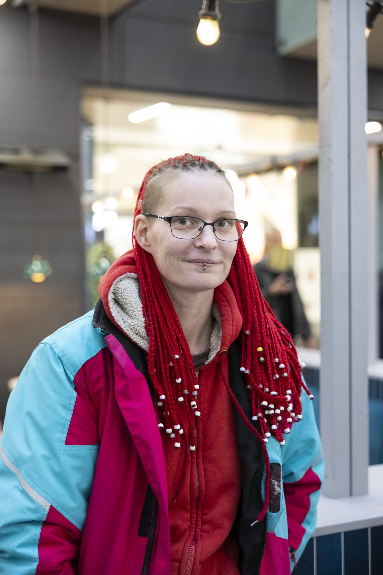 Tyrnävällä asuvan Anne Harjun mielestä jokainen tienaa sen verran kuin tienaa. Kateellinen hän ei ole. On hyvä, että on isopalkkaisia veronmaksajia, heidänkin rahoillaan palvelut maksetaan. Verorahaa hän laittaisi sairaanhoitoon, sillä sieltä sitä puuttuu. Ennen kaikkea ihmisten pitäisi päästä helpommin hoitoon.
