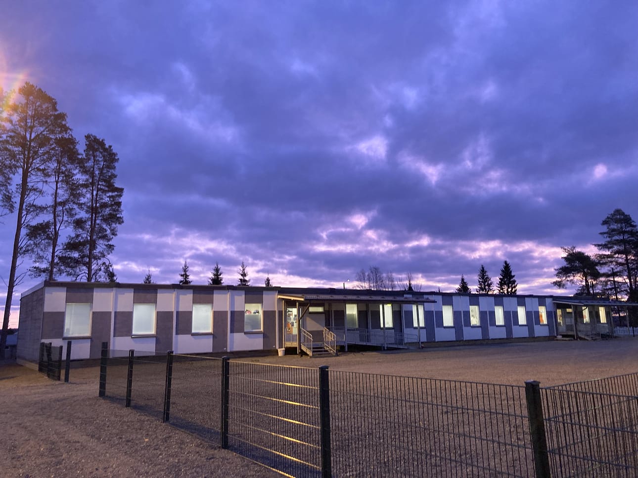 Metsätarhan päiväkoti siirtyi Vimpelin keskustan Toimelasta Rantakylään syksyllä 2021. Viipalepäiväkodista tehtiin tuolloin viiden vuoden vuokrasopimus. Nyt parakkielämälle näyttäisi tulevan loppu.