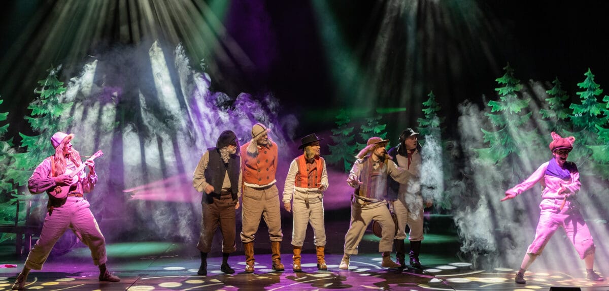 Esityksen hienon valosuunnittelun on tehnyt Hannu Raja-Aho.