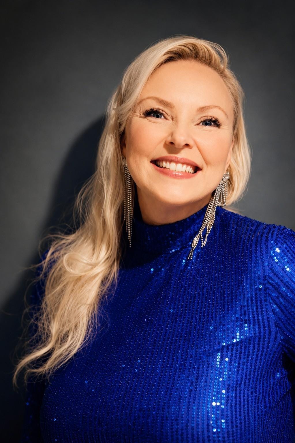 Maritza Parkkinen emännöi Vimpelissä Unelmien säveliä -konserttia.