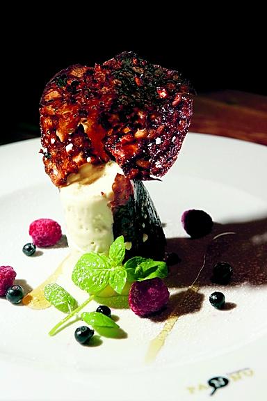 Keittiömestari Cristian Broglia toi Ouluun terveisiä Italian Parmasta. Munakoisopaistos on italialaisen aterian alkuruoka eli antipasti.