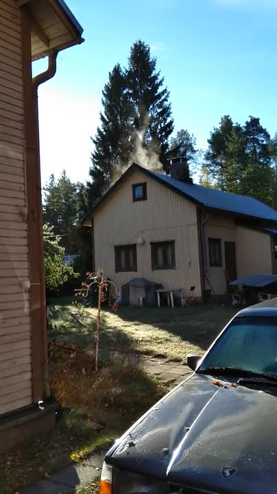 Rakennuksen katto ei ole tulessa