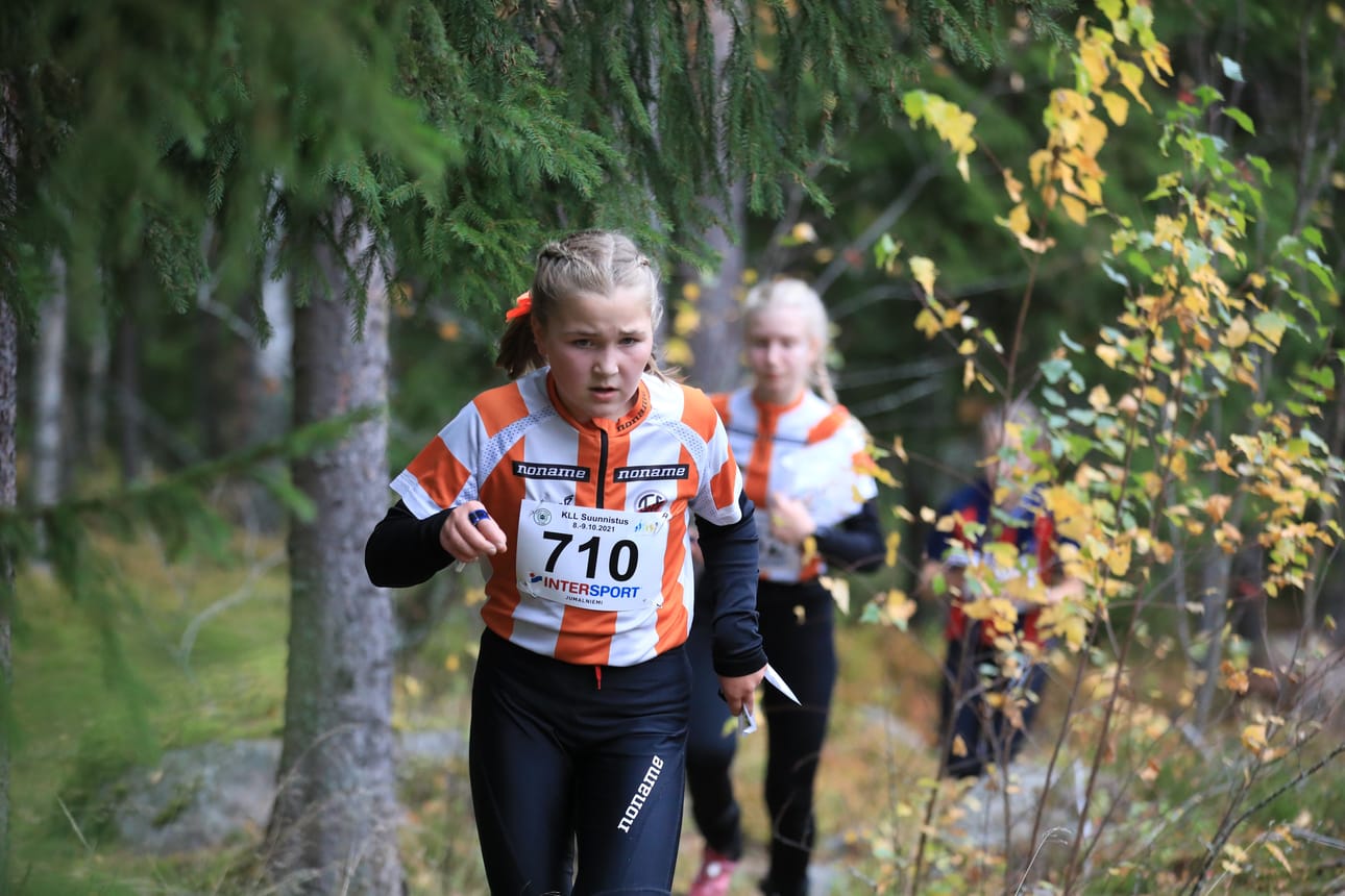 Koululiikuntaliiton suunnistuskilpailuissa oli viime vuonna alle 700 osallistujaa. Nyt kilpailijoita on yli tuhat.