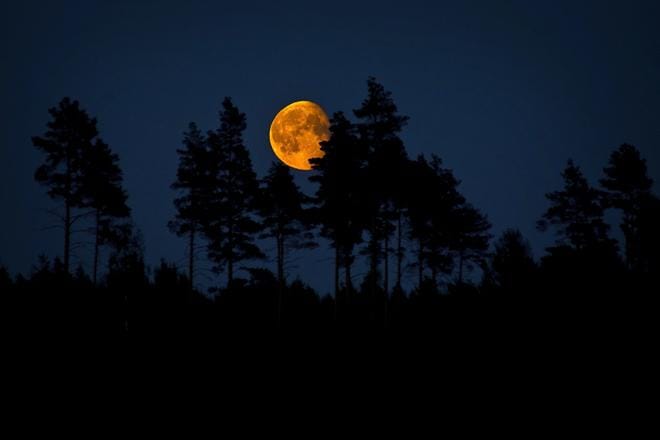 Superkuu syyskuussa 2015. KUVA: EETU SILLANPÄÄ