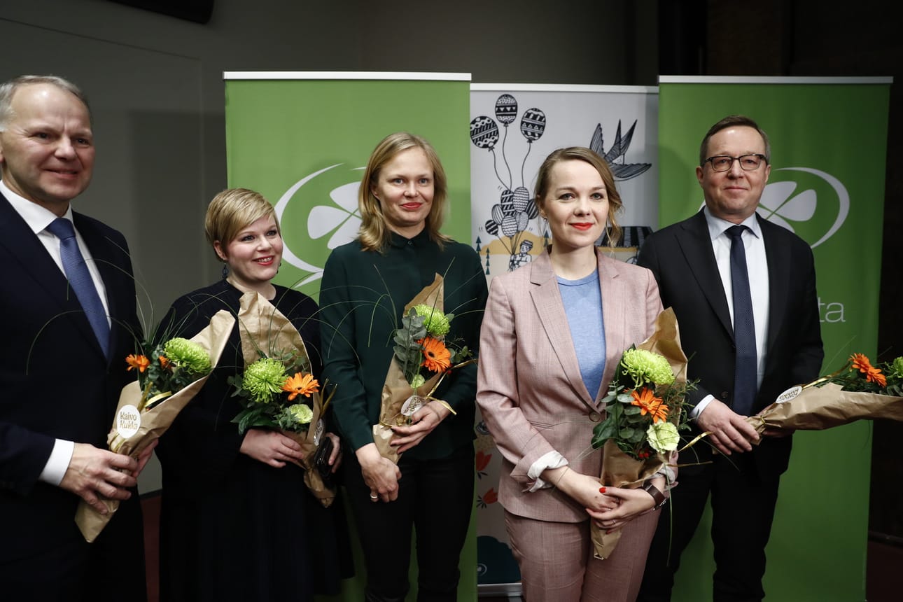 Kuvassa keskustan uudistunut ministeriryhmä. Vasemmalta Jari Leppä, Annika Saarikko, Hanna Kosonen, Katri Kulmuni ja Mika Lintilä.