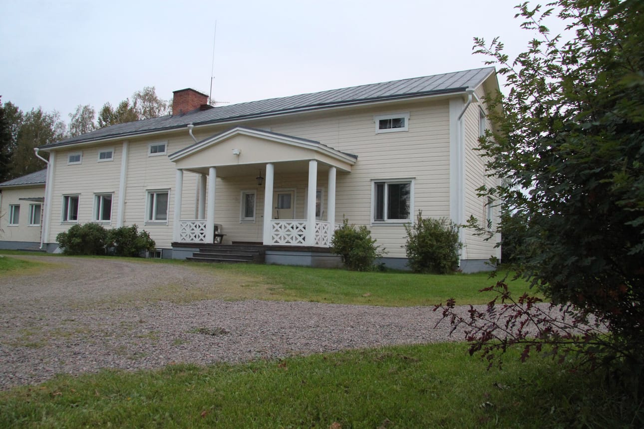 Kattilakosken kulttuuriosuuskunnan taitelijaresidenssi sijaitsee Kärsämäen vanhassa pappilassa.