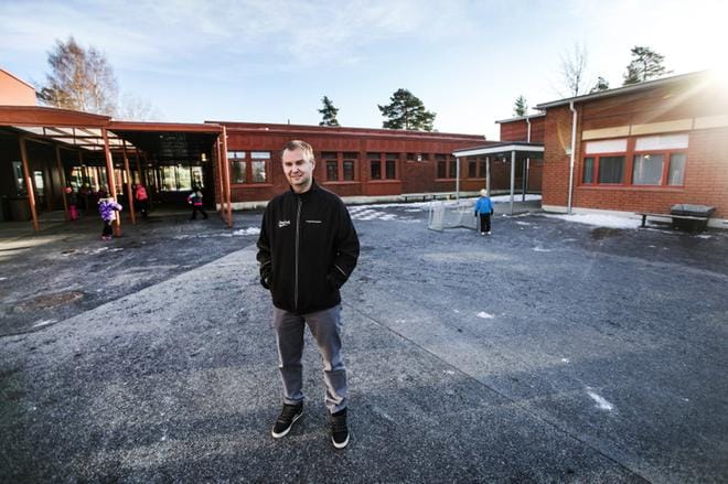 Hyllykallion koulun vararehtori Antti Tokkari pitää koulun sisäilmaa huomattavasti parempana, kun sitä vertaa tilanteeseen ennen suuria remontteja. Jonkin verran oireilua ilmenee kuitenkin edelleen. KUVA: KRISTA LUOMA