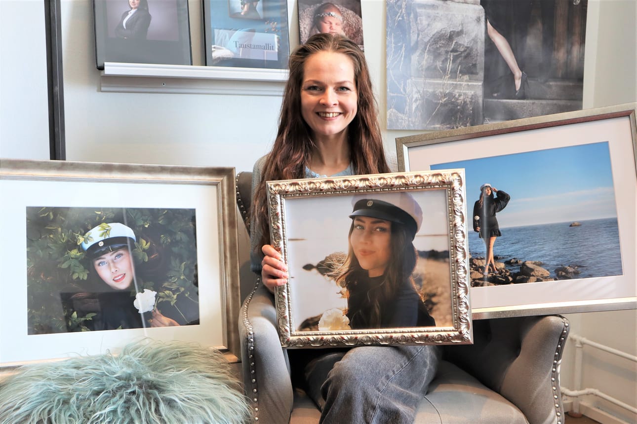 Vaikka puhelimeen otetaan kuvia, on eri asia saada kuva, jonka voi laittaa seinälle, kertoo valokuvaajamestari Heidi Glader.