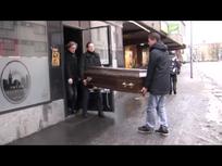 Ruumisarkku vaihtoi baaria