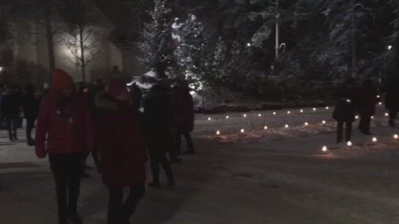 Kynttilöiden sytytys sankarihaudoilla Rovaniemellä