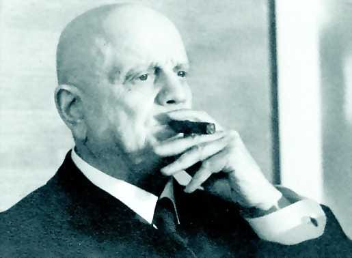 Jean Sibelius ei koskaan myöntänyt lainanneensa Finlandia-hymnin alkutahteja maanmieheltään Emil Genetziltä.