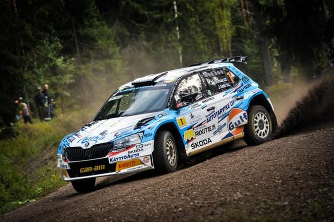 Teemu Asunmaan ja kartanlukija Jani Salon menoa SM Top Building Rallissa elokuussa. KUVA: TANELI NIINIMÄKI/AKK