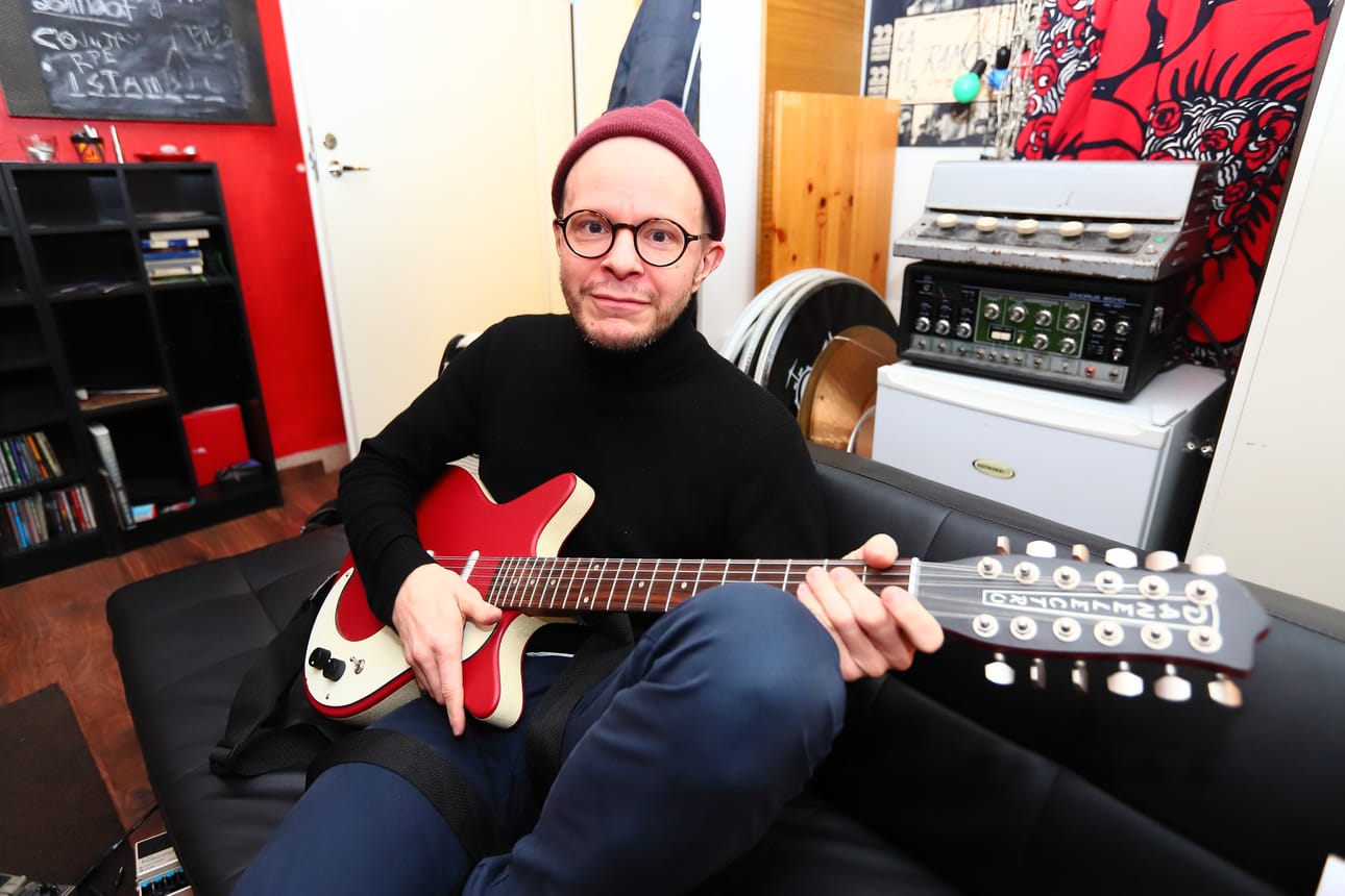 Radiossa pitkän työuran tehnyt Veli Kauppinen kävi Raahessa äänittämässä omaa musiikillista soolotuotantoaan.