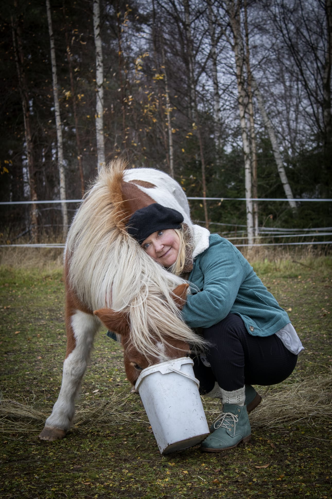 Eläimet ovat Pirjo Suvilehdolle tärkeitä. Hän ajattelee ihmisten ja eläinten asuttavan maapalloa tasavertaisina. Kuvassa Pritney-poni.