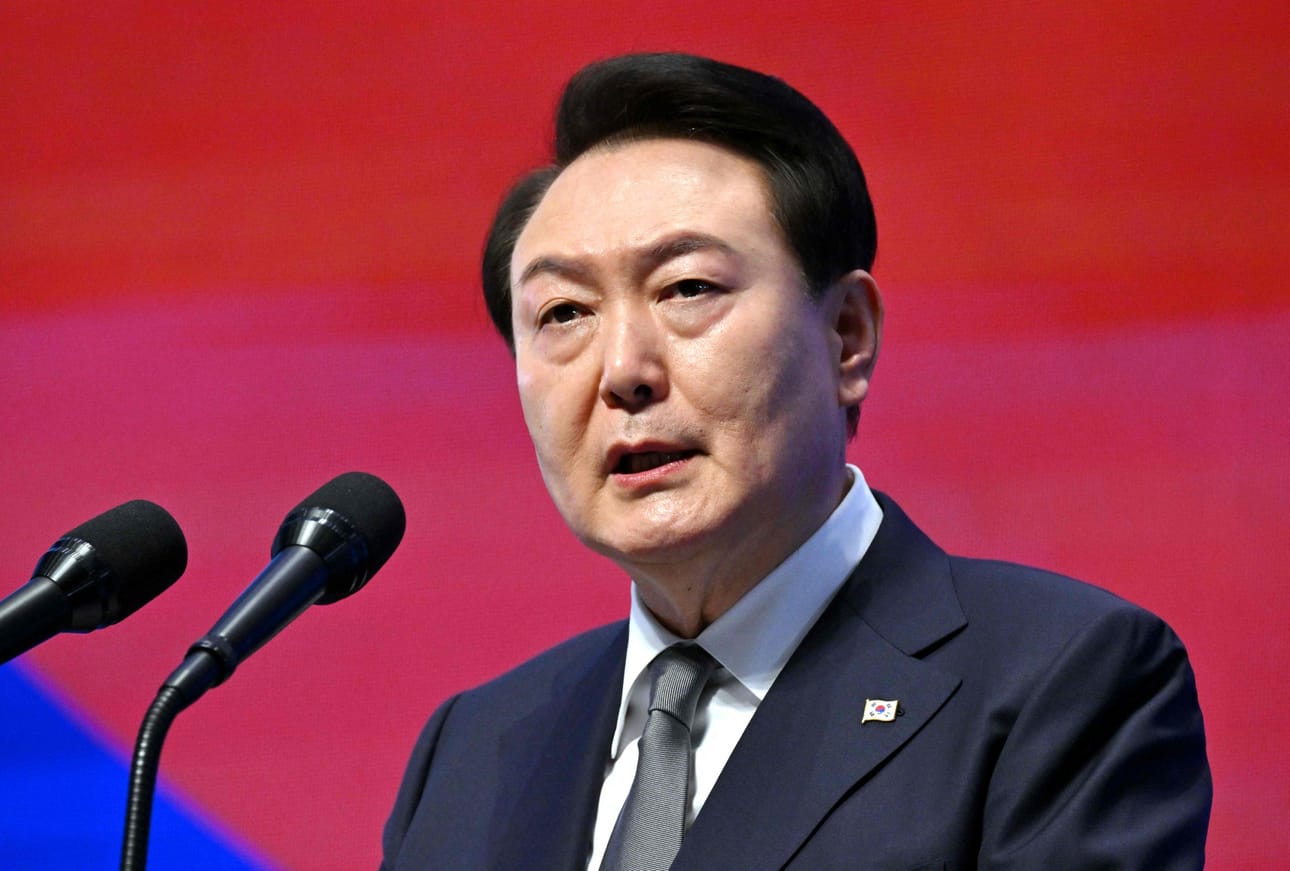 Presidentti Yoon Suk-yeol asetettiin virkasyytteeseen sen jälkeen, kun hän julisti maahan joulukuun alussa yllättäen poikkeustilan, jota oppositio pitää vallankaappausyrityksenä. LEHTIKUVA/AFP