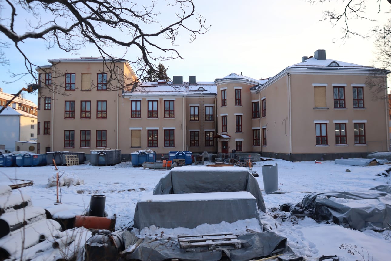 Perinteikäs Palosaaren koulu remontoidaan parhaillaan uudeksi Palosaaren päiväkodiksi.