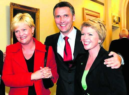 Helppo hymyillä. Tulevat hallituskumppanit, sosialistisen venstren Kristin Halvorsen, työväenpuolueen Jens Stoltenberg ja keskustapuolueen Aslaug Hauga olivat yhtä hymyä vaalituloksen selvittyä.