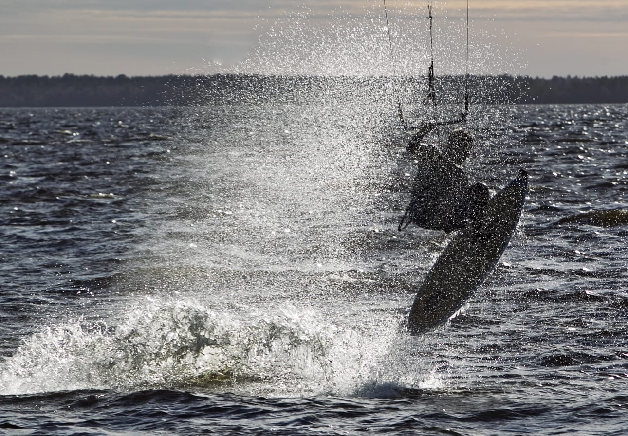Leijapurjehtijat ottavat ilon irti syystuulista.