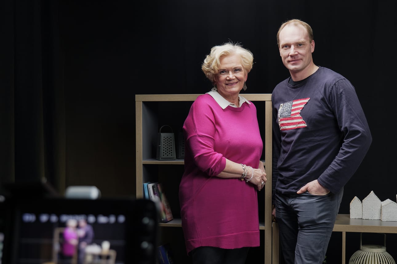 Paussi-keskusteluohjelmassa Jari-Matti Latvala on Anne Flinkkilän haastateltavana.