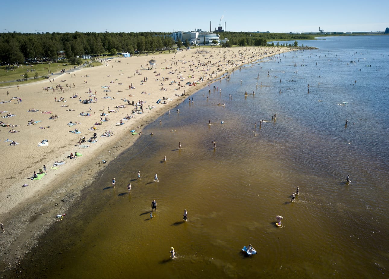 Lauantaina ja sunnuntaina ilmamassa on Suomessa kaikkein lämpimintä ja lämpötilojen voidaan odottaa nousevasti yleisesti 32–33 asteen vaiheille. Arkistokuva.