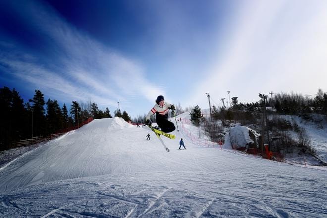 Vaasan sairaanhoitopiirissä halutaan turvata lasten ja nuorten liikuntaharrastusten jatkuminen. Tämä on yksi syy siihen, ettei kokoontumisrajoituksiin suunnitella tiukennuksia. Kuva: Jaakko Elenius