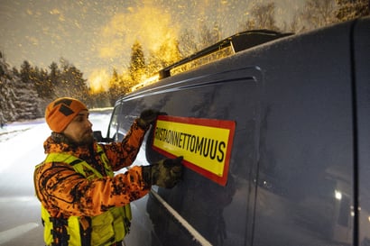 Oulun alueen riistapäällikkö pelkää, että Oulaisissa tienvarsille jäävät raadot pilaavat metsästäjien maineen – Oulun poliisi ei niitä korjaa