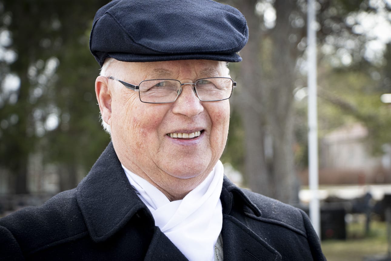 Olavi Kannisto on iloinen, että on saanut viettää tervettä ja hyvää elämää. Liikkunta ja moniin tilaisuuksiin osallistuminen pitävät sekä ruumiin että mielen virkeinä.