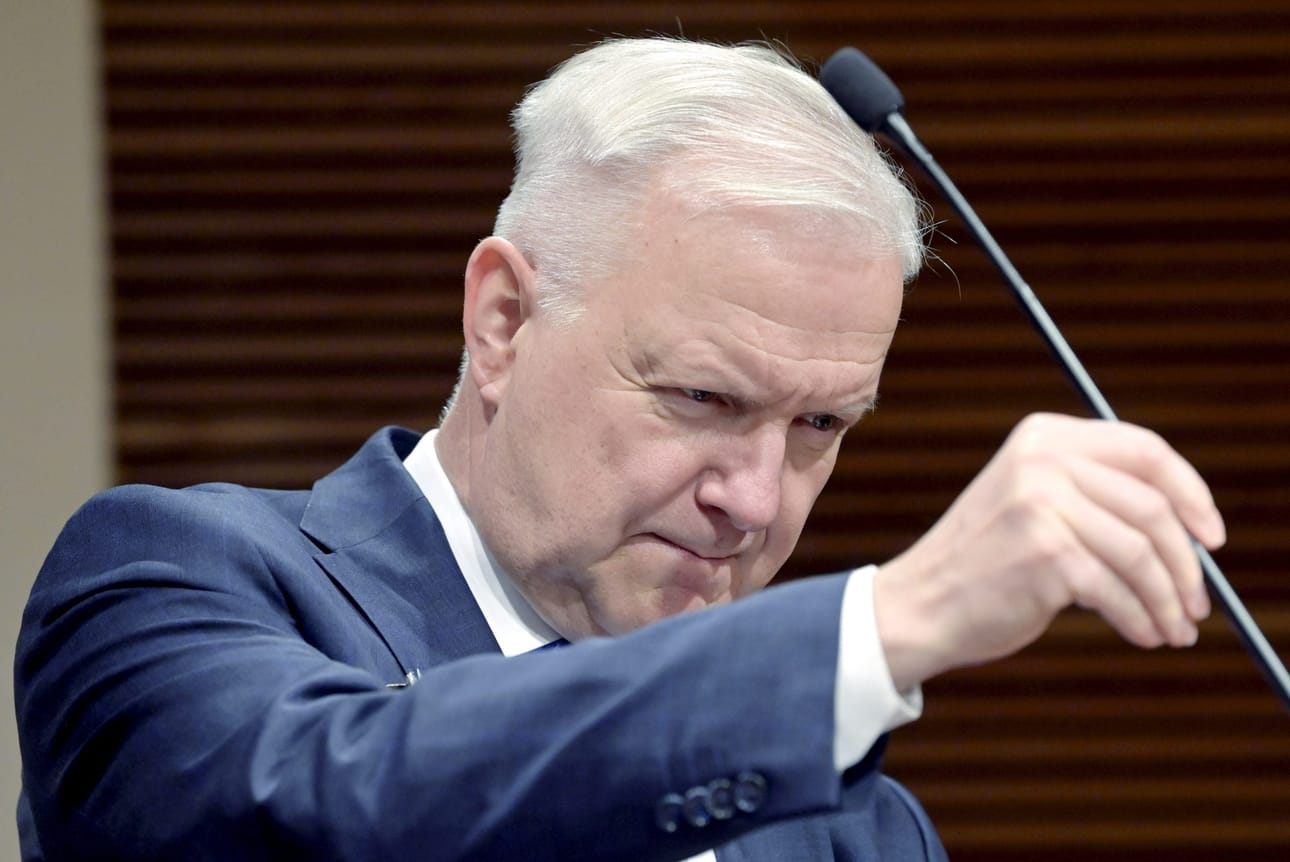 Suomen Pankin pääjohtaja Olli Rehn on menettänyt kannatustaan selvästi kesästä. LEHTIKUVA / Jussi Nukari