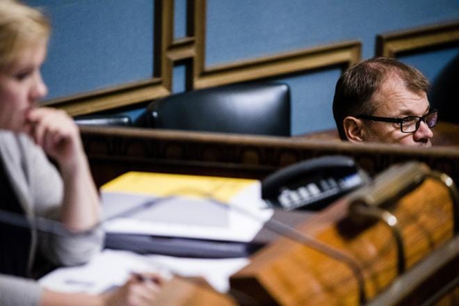 Pääministeri Juha Sipilä (kesk.) ilmoitti hallituksen työllisyyspolitiikan tiedonannosta torstaina iltapäivällä. Eduskunnassa siitä keskustellaan tiistaina ja äänestetään keskiviikkona. ARKISTOKUVA: JOEL MAISALMI