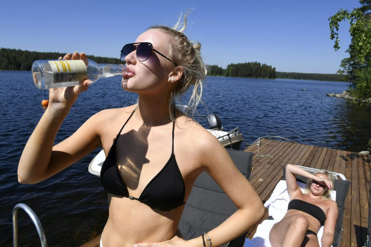 Uv-varoitukset ovat voimassa torstaina maan eteläosissa. LEHTIKUVA / Jussi Nukari