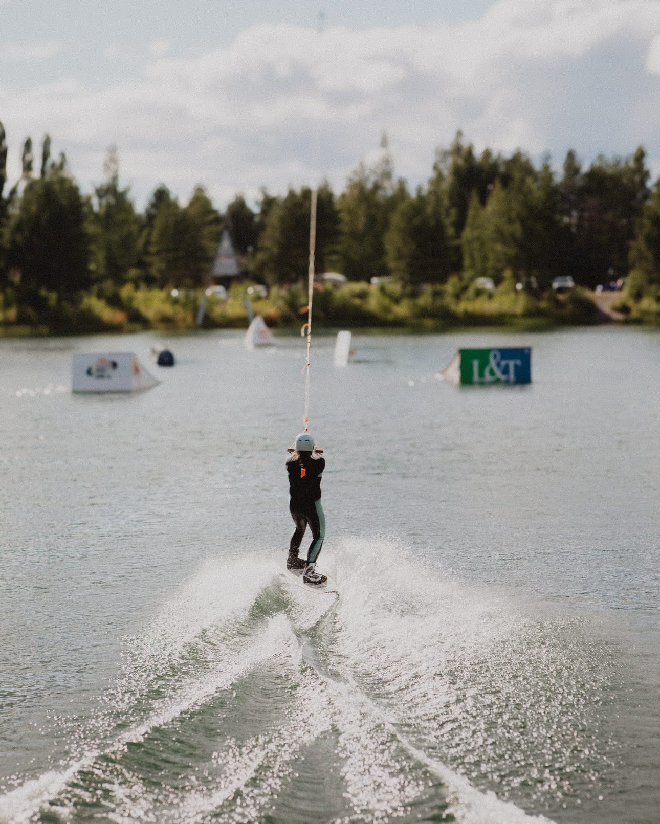 Wakeboarding on hyvää liikuntaa, joka kehittää esimerkiksi tasapainoa ja koordinaatiota.