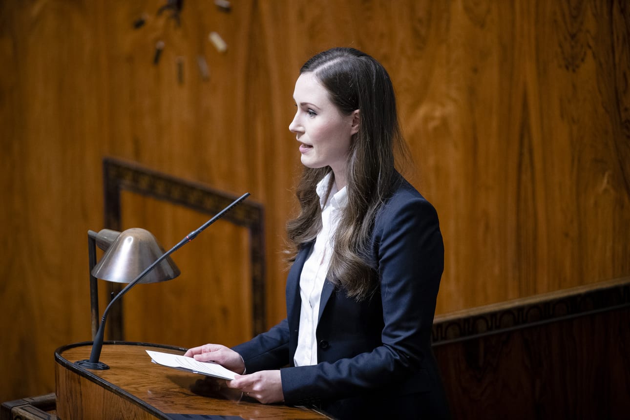 Pääministeri Sanna Marin ei tällä hetkellä kannata valmiuslain käyttöönottoa, koska Suomessa ei ole poikkeustila.